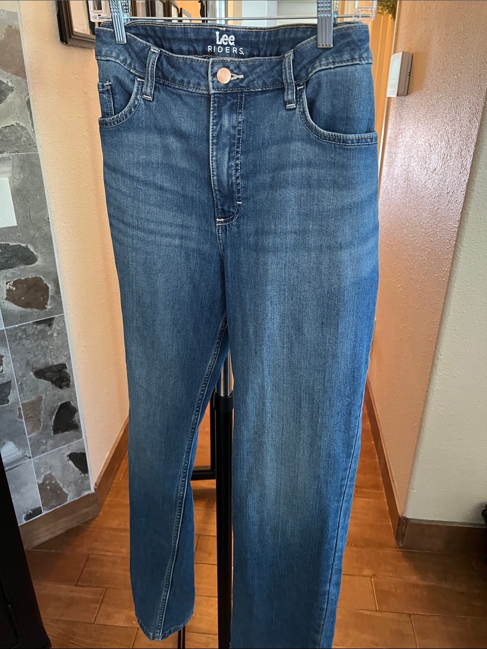 Lee Men's Straight Leg Jeans in Medium Blue Wash